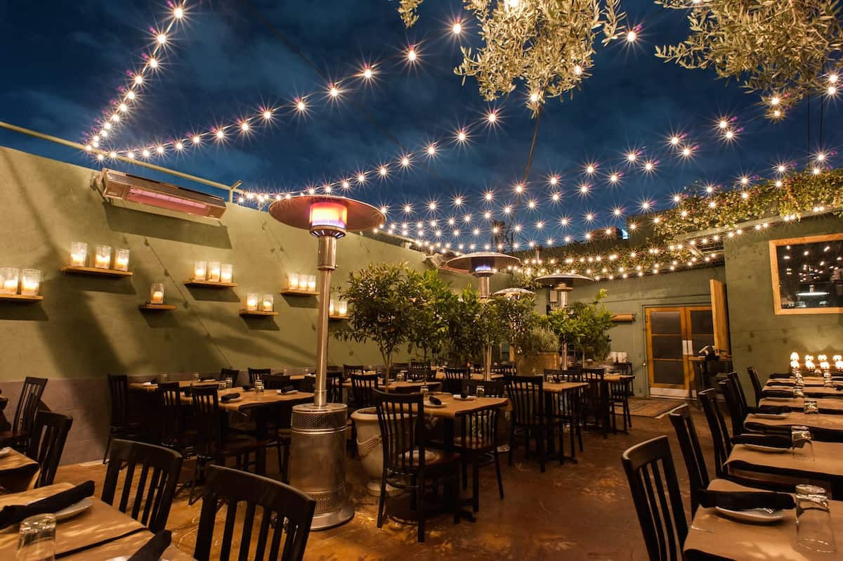 outdoor restaurant lighting